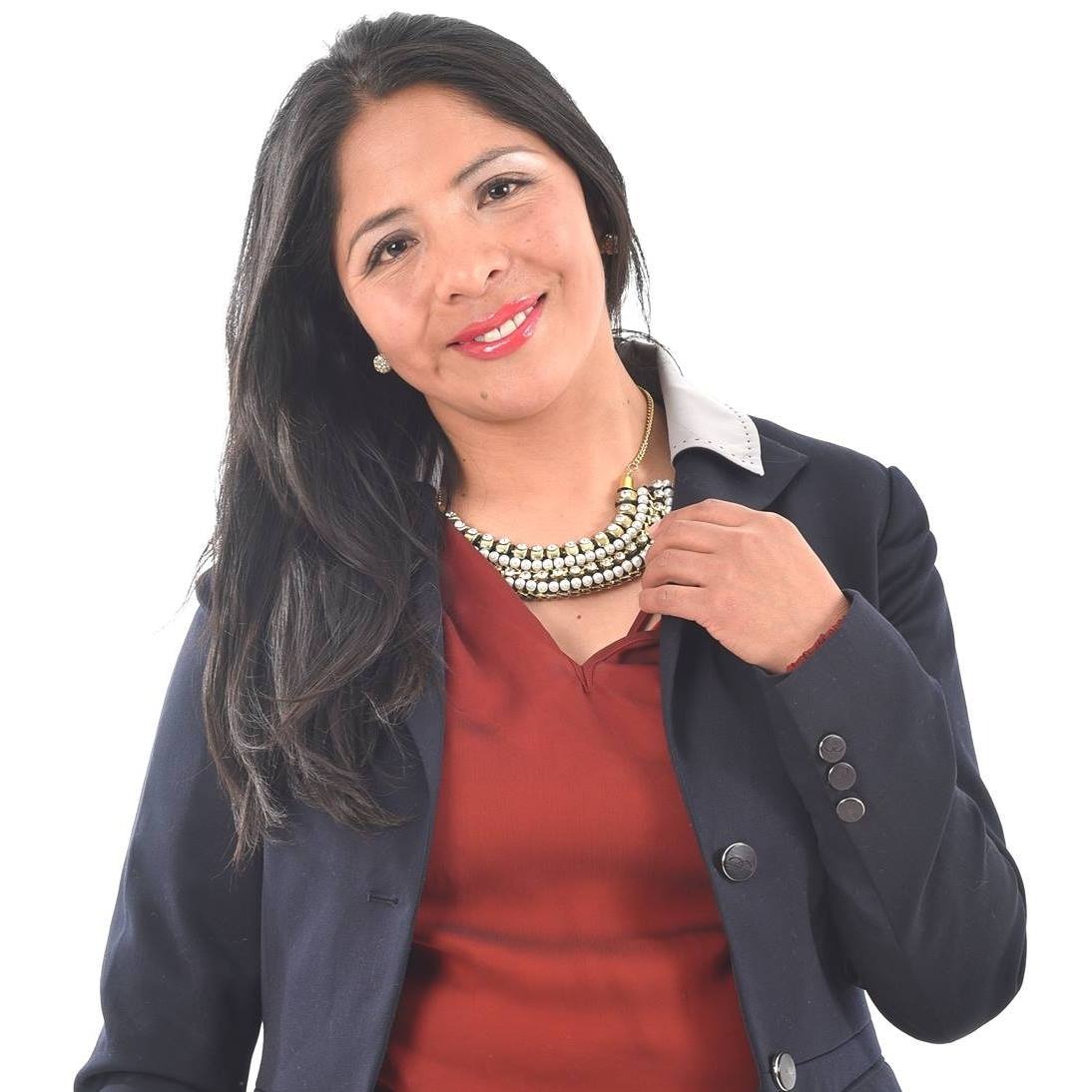 Nayma Enriquez Torrez es periodista con 15 años de experiencia. Actualmente es parte de la Red Uno de Bolivia, Palabra de Mujer y Co-autora del libro Días de Furia.