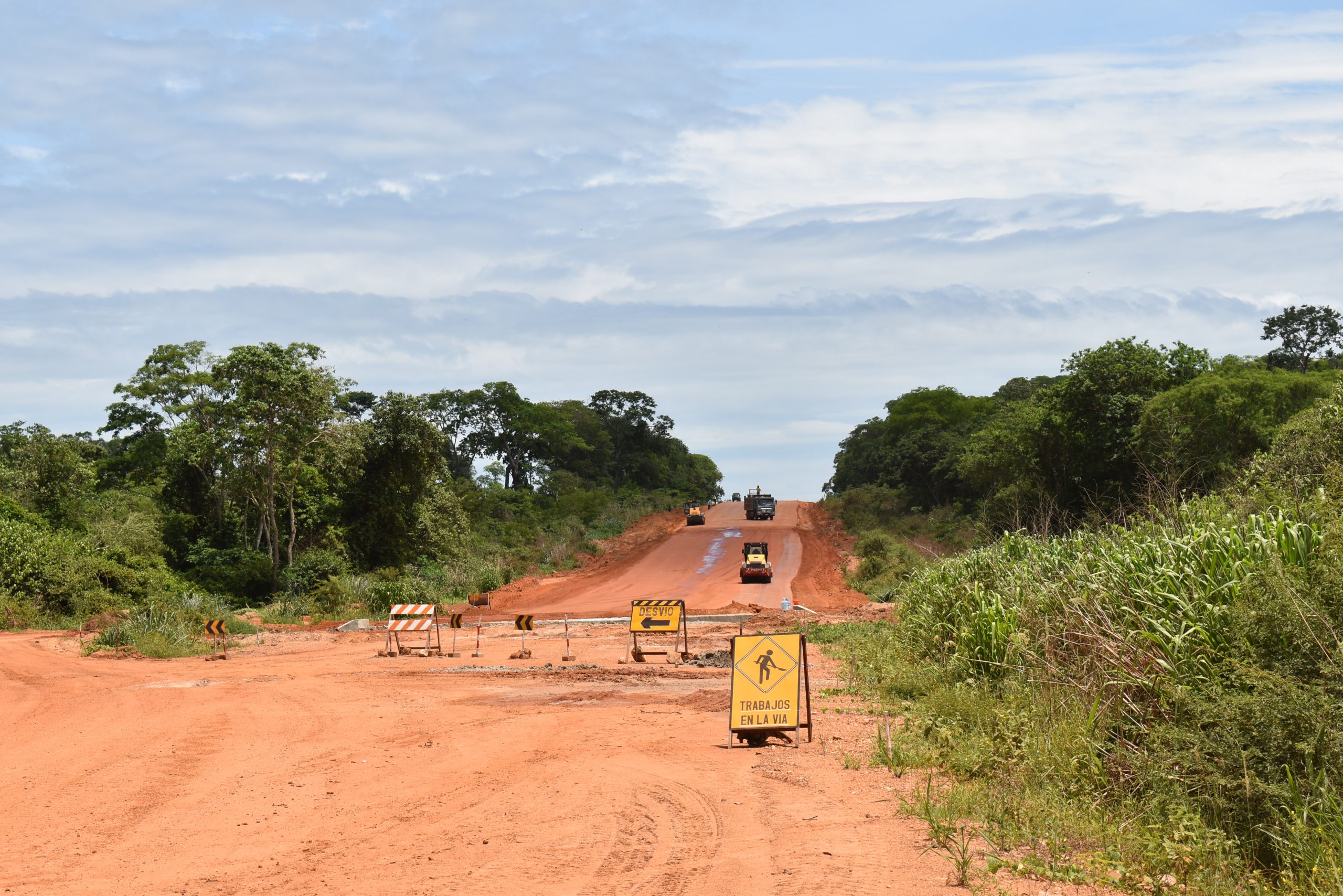 Pequeñas obras compensan el impacto ambiental de una carretera en la Chiquitania