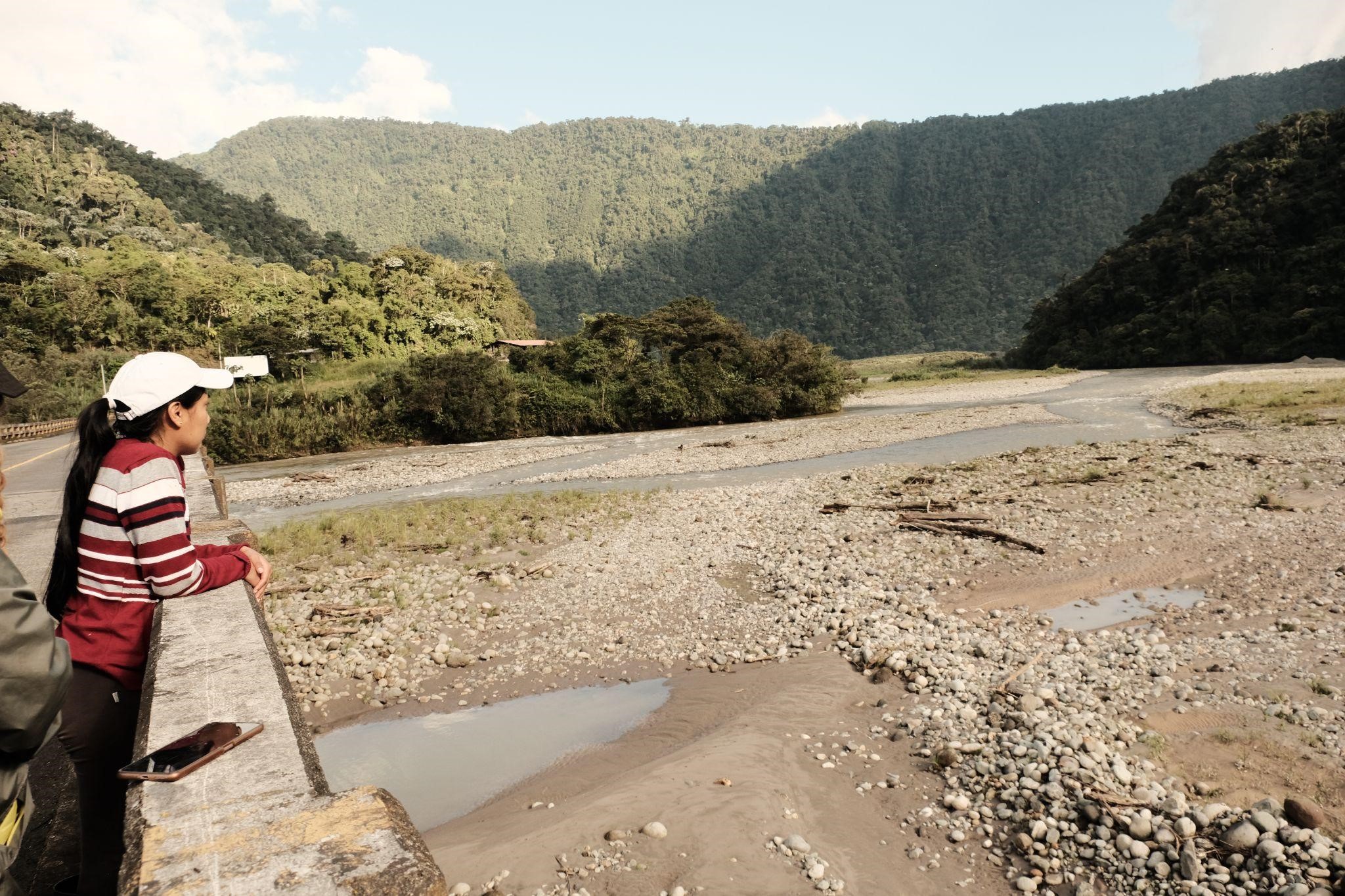La erosión y el riesgo que deja una hidroeléctrica en Ecuador
