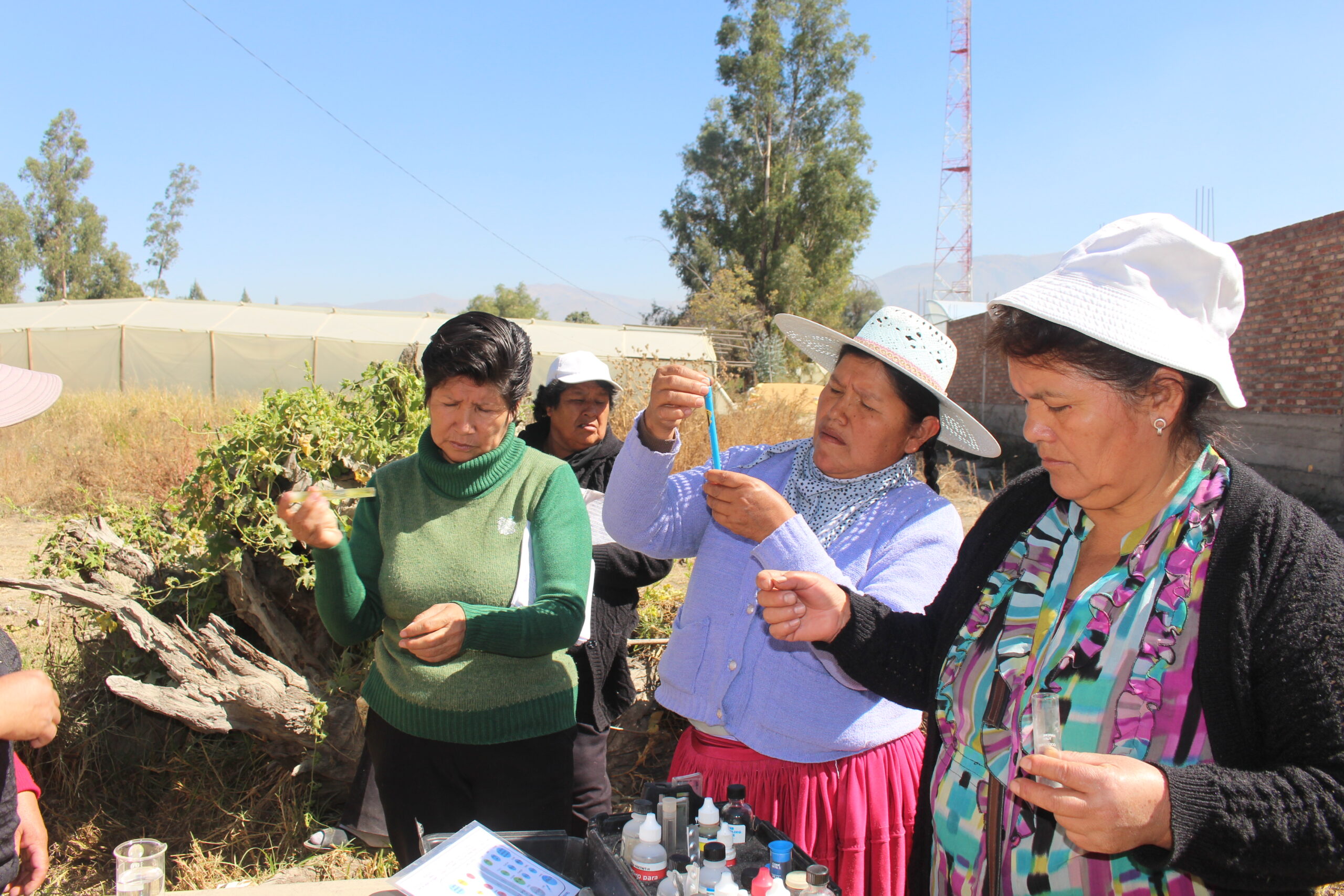 Guardianas del agua lideran la conservación y monitoreo en Cochabamba