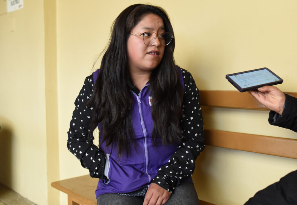 Rebeca Aguilar Rebeca Aguilar responde a la entrevista. El Alto, Bolivia. Foto: Gustavo Ticona.